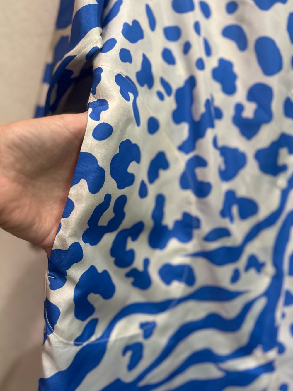 VTG Acne Jenia 100% Silk Blue White Mixed Animal Button-Down Dress Sz L Pockets - Picture 5 of 15